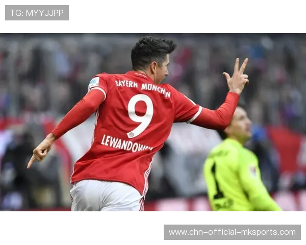 莱万背身回传摆脱防守，拜仁前场节节推进：一次战术之旅的启示